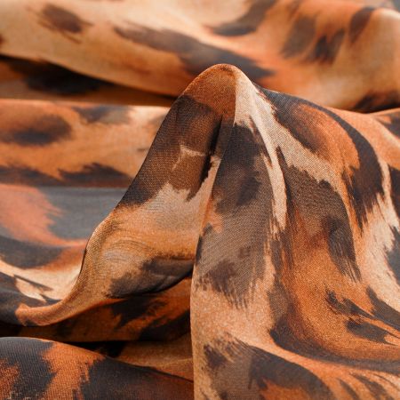 Šifon jemný zvířecí motiv hnědá