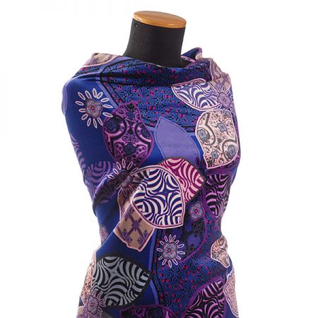 Samet digit tisk květinový motiv fialový