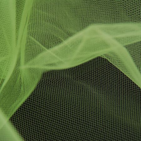 Šatový tyl, hráškově zelený