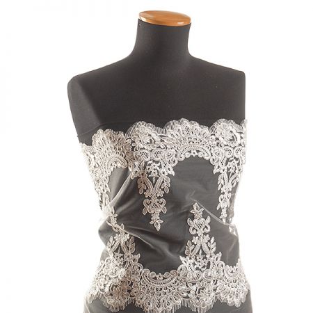 Krajka na tylu výšivka květiny slonová kost