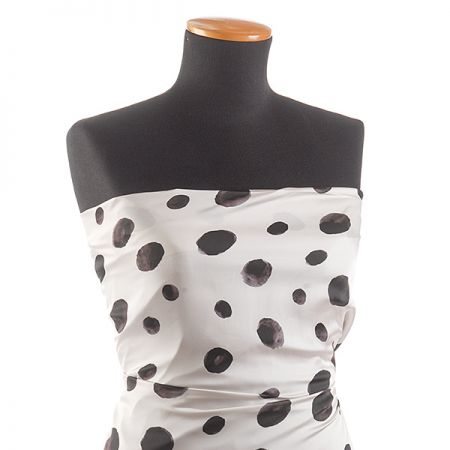 Saténová látka tisk puntíky slonová kost