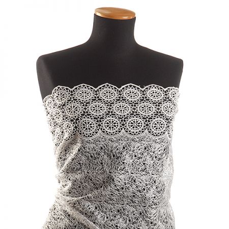 Efektní hrubá krajka květinový vzor slonová kost