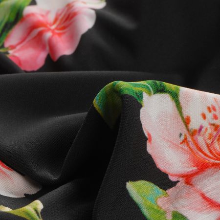 Letní viskozový úplet květy na černém