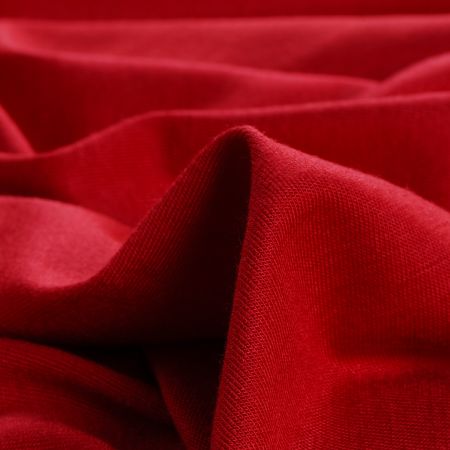 Letní viskozový úplet tmavší červené barvy