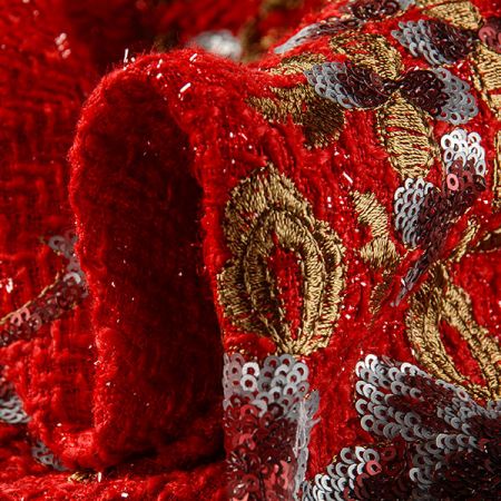 Kostýmová látka s flitrovou výšivkou květů