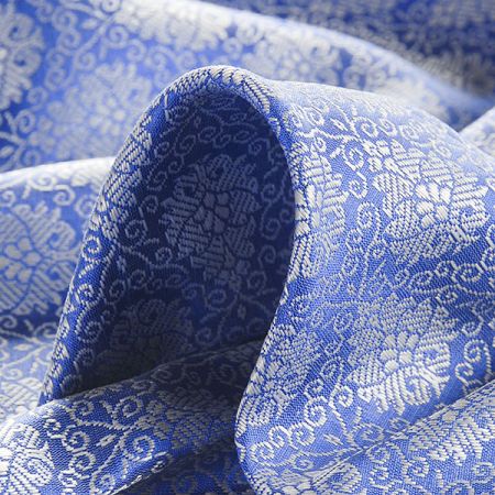 Hedvábný brokátkvětinový vzor modrý