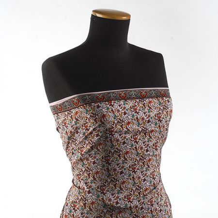 Hedvábný satén starorůžové barvy květinový vzor