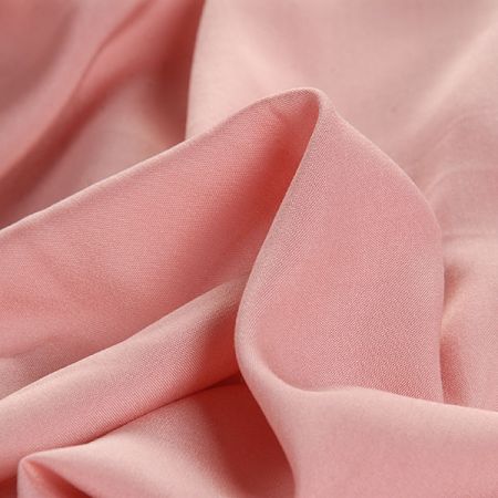 Viskozová šatová látka jemná starorůžové barvy