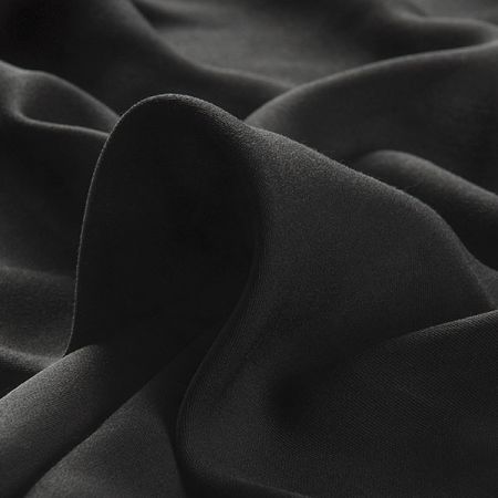 Viskozová šatová látka jemná černé barvy
