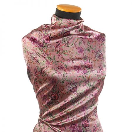 Atlas paisley motiv starorůžová