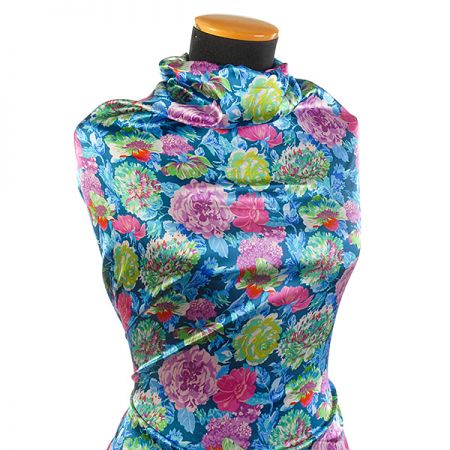 Atlas romantický vzor květin malý modrý