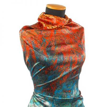 Atlas motiv fragmenty květin a listů červená/modrá