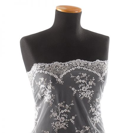 Krajka výšivka na tylu květinová lomená bílá/zlatá