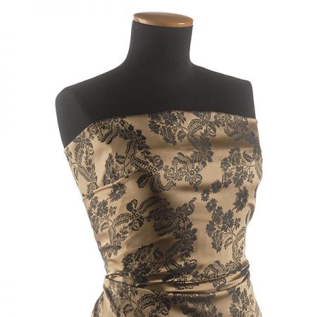 Hedvábný brokát květinový vzor černý