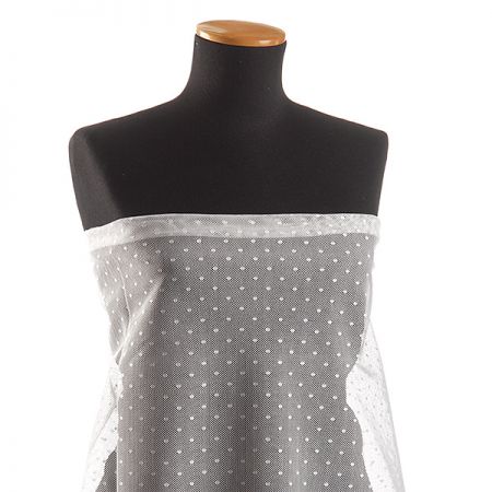 Tyl vyšívaný puntík slonová kost