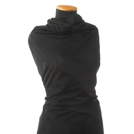 Taft hladký černý