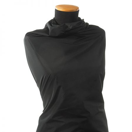 Taft hladký jemný černý