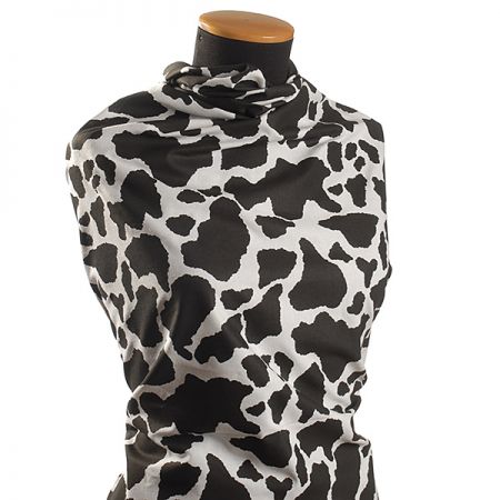 Pevněšjí bavlněná látka zvířecí motiv kráva černá/bílá