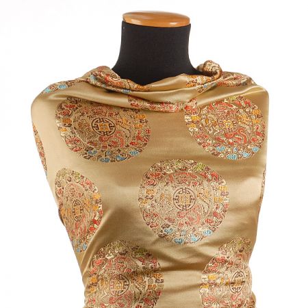 Brokát vzor ornamentu zlatobéžový