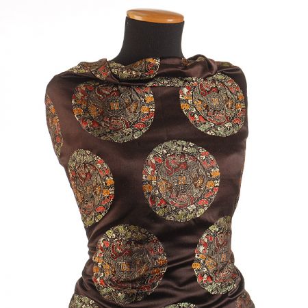 Brokát vzor ornamentu hnědý