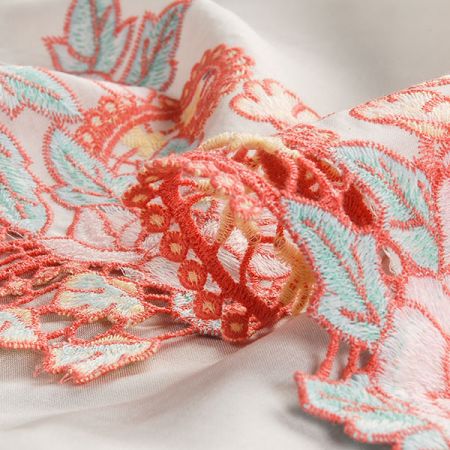 Bavlněná letní látka s výšivkou bílá/růžová