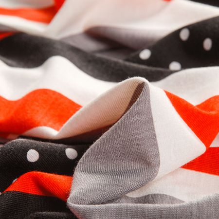 Úplet tenký vzor proužky puntíky červená