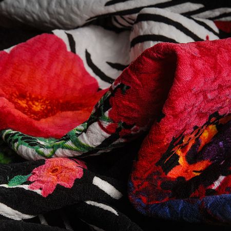 Pletenina plastický vzor tisk květy pruhy černá kupón 3 m za cenu 2 m