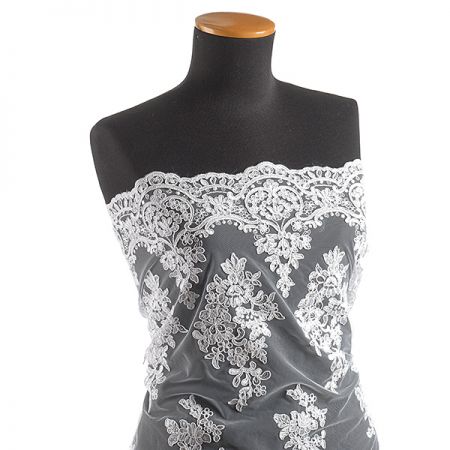 Krajka tylová lomená bílá květinový vzor