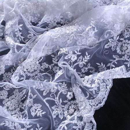 Efektní krajka výšivka na tylu květinový motiv bílá