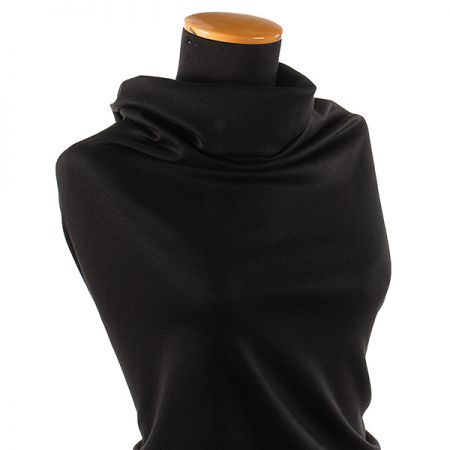 Černý úplet středně silný