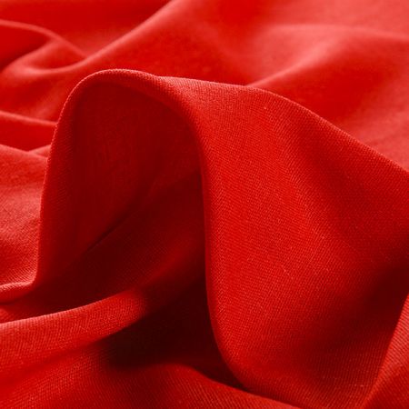 Len pružný středně silný červený