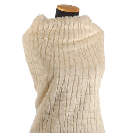 Imitace kožešiny plastická struktura smetanová