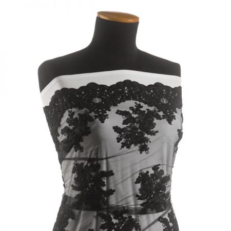 Krajka na hladkém tylu květy černé