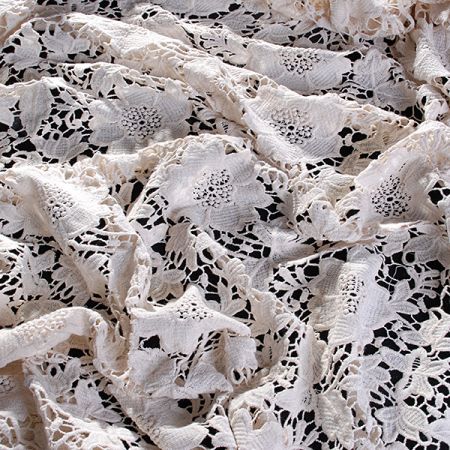 Efektní bavlněná krajka motiv květy slonová kost