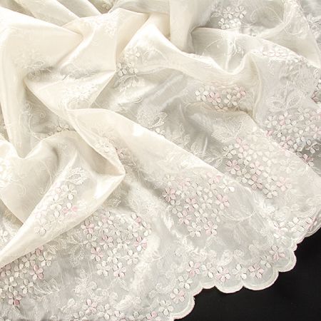 Organza s bordurovou výšivkou smetanová