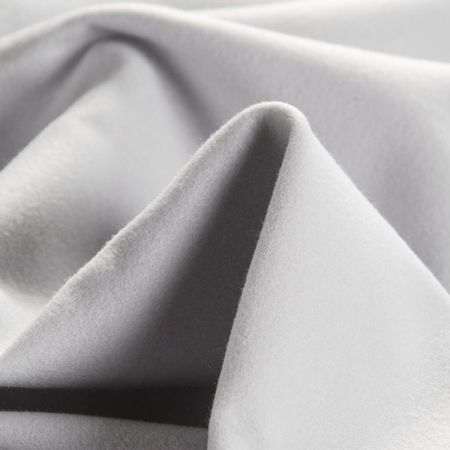 Flauš směs světle šedé barvy