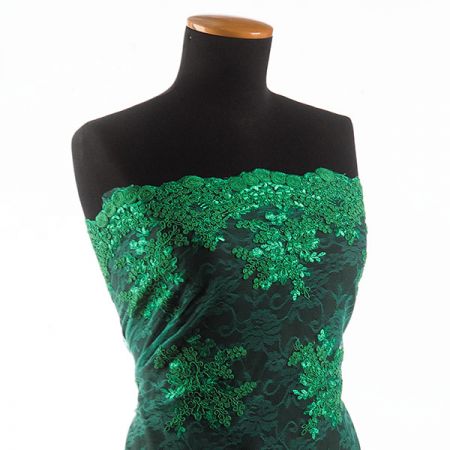 Krajka na vzorovém tylu květy sytě zelená