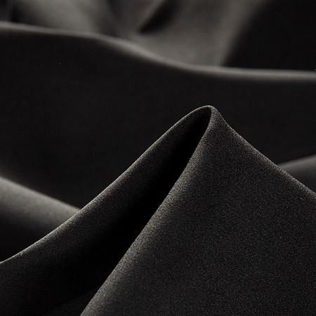 Podšívka pružná černé barvy matná úzká