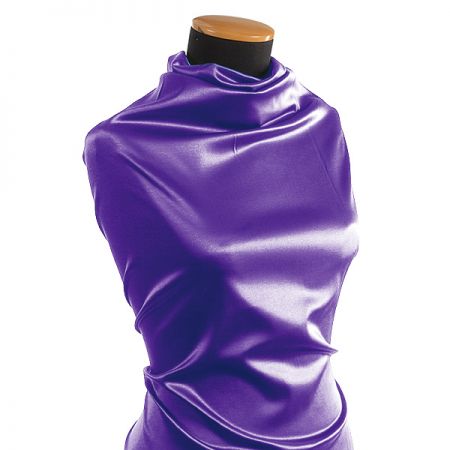 Pružný satén hladký šeříkově fialová