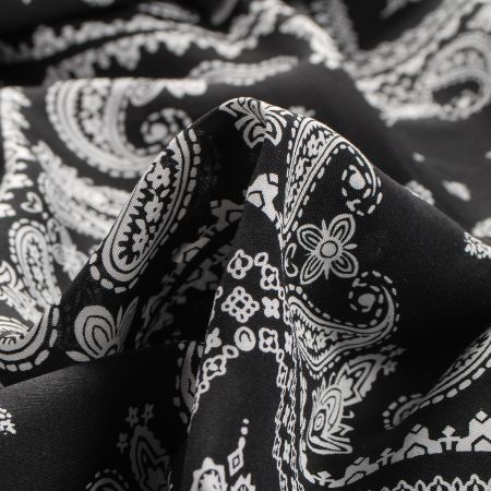 Viskozová šatová látka paisley vzor bílá/černá