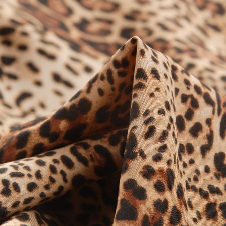 Satén matný jemný imitace hedvábí tisk zviřecí vzor