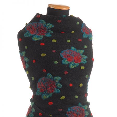 Art textil vařená vlna vzor růží a puntíků černá