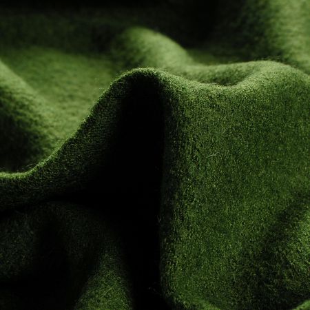 Vařená vlna tmavší zelená