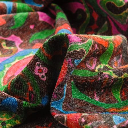 Úplet středně silný abstraktní motiv