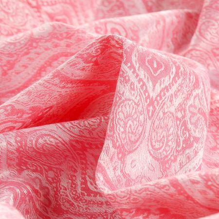 Žakárová látka vzor ornament růžová smetanová