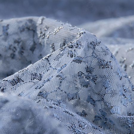 Efektní krajka šedostříbrná drobný květinový motiv