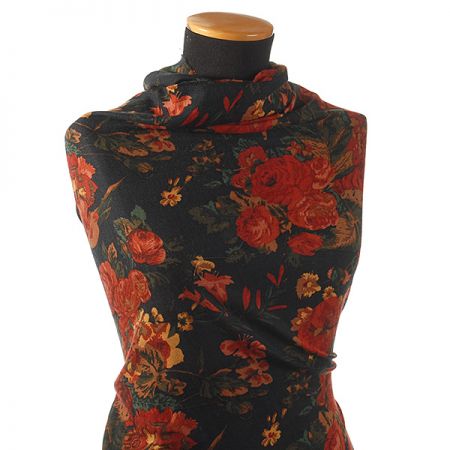 Šatová látka imitace kašmíru barevné květy/černá