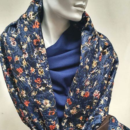 Vlněná látka aplikace květy černá