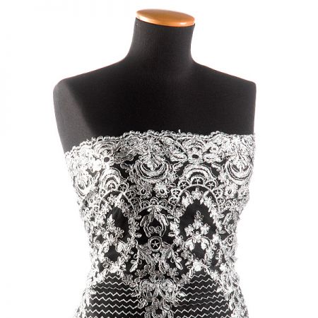 Krajka výšivka na tylu stříbrná květinový ornament