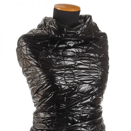 Prošev geometrický motiv černý